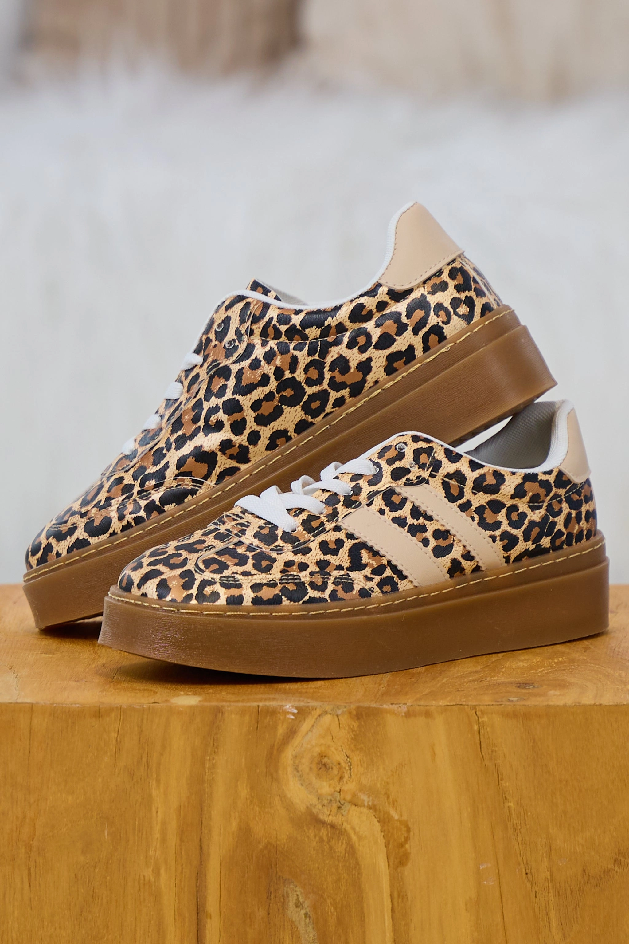 Sneaker im Leo Look mit Plateausohle, leo-metallic Sneaker Mit Licht