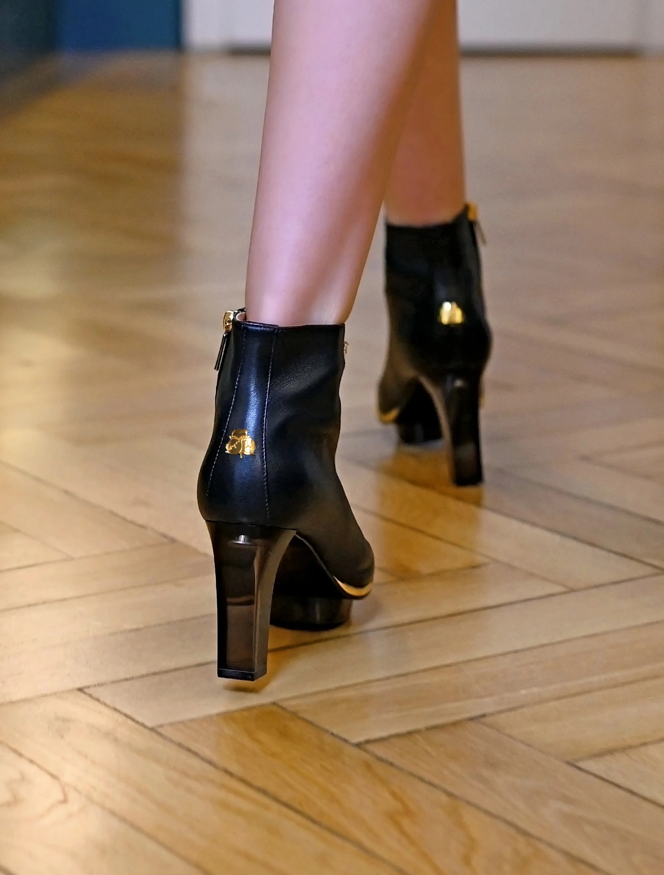 NOIRS schwarze Closetoes Stiefeletten Spitz Ankle Boots With Low Heels