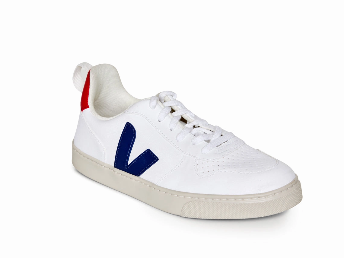 V 10 Laces Outdoor Sneaker