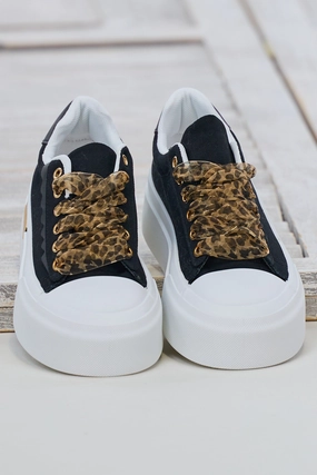 Sneaker mit Leo-Schnrung, schwarz-wei Sneaker Wikipedia