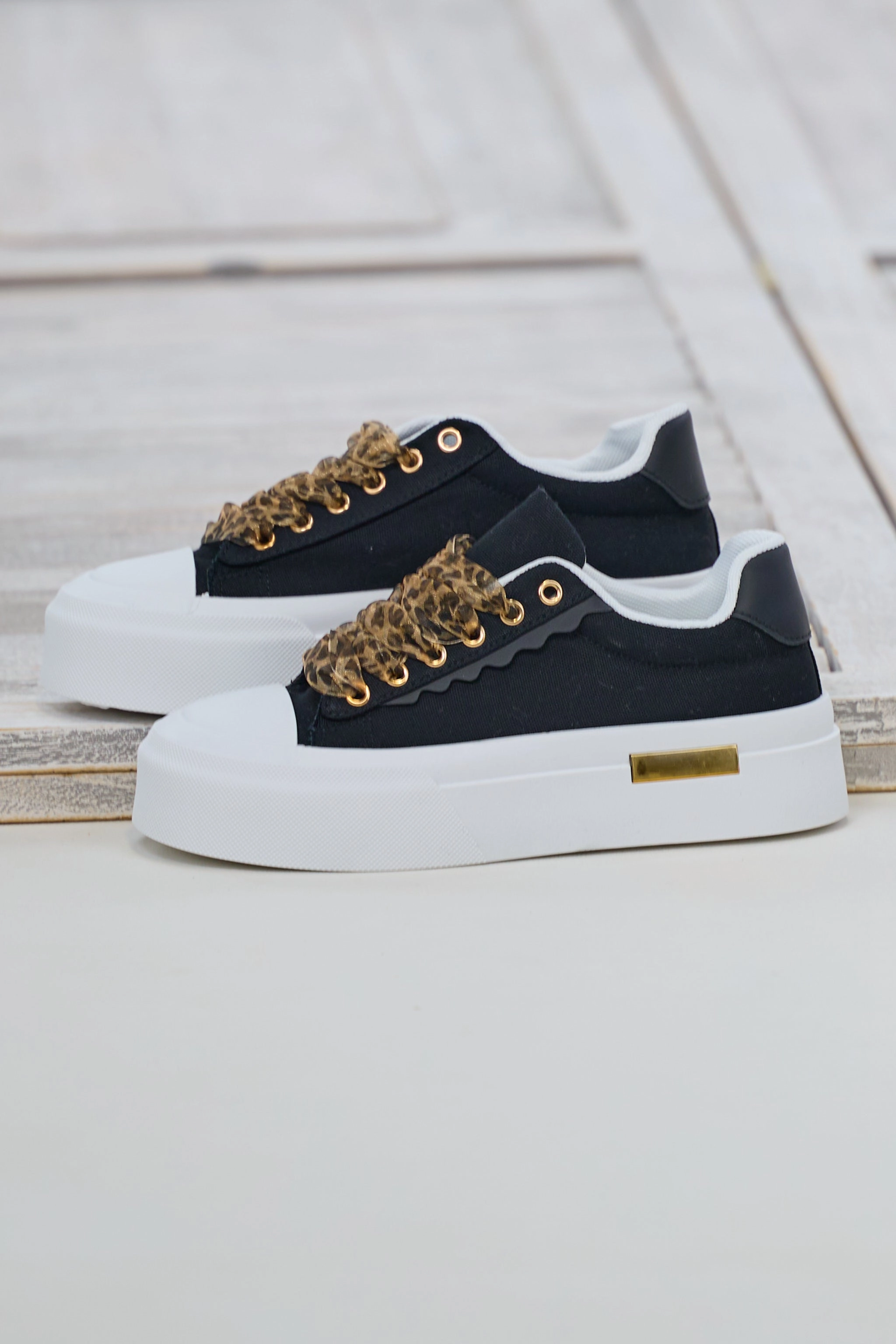 Sneaker mit Leo-Schnrung, schwarz-wei Sneaker Miriam