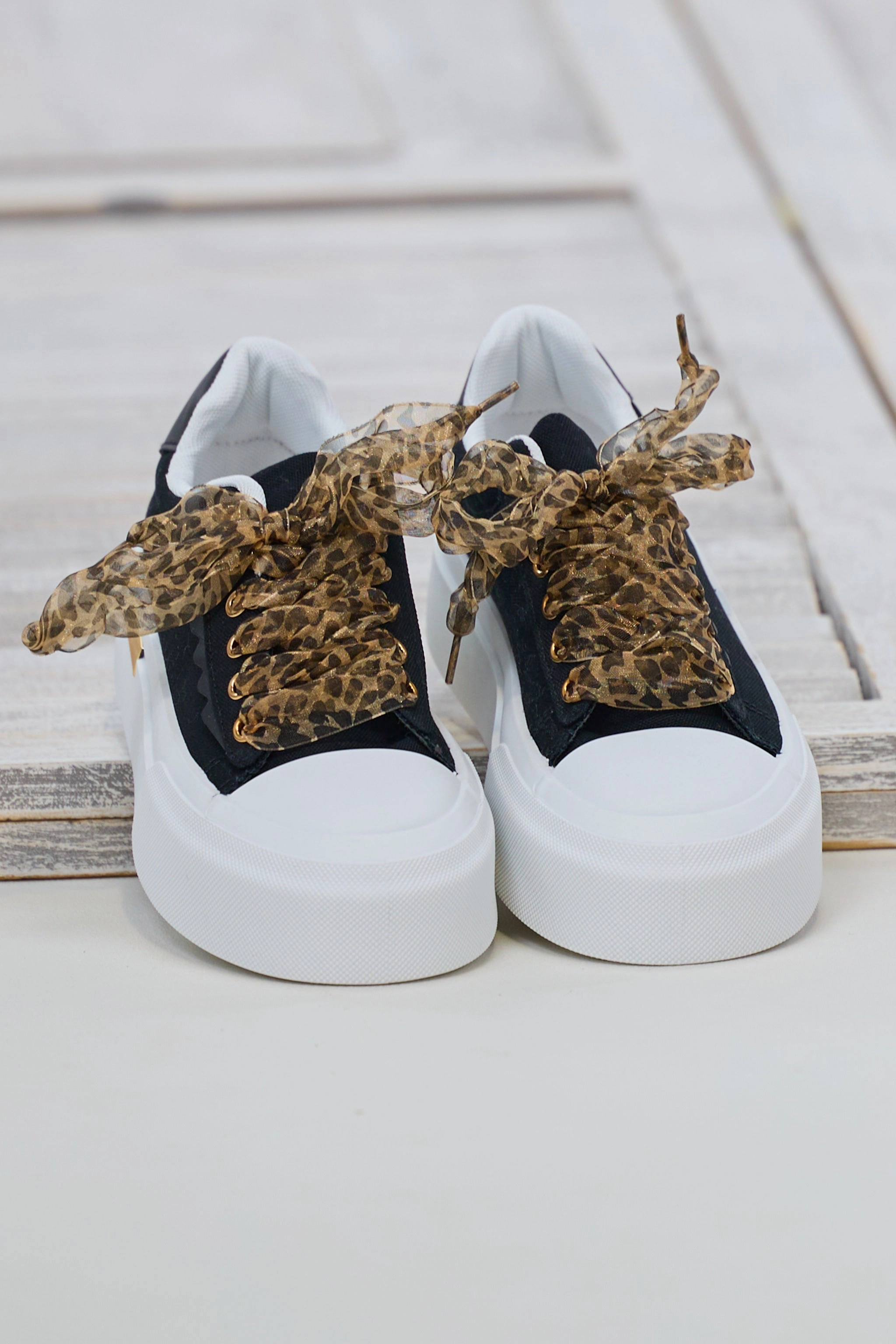 Sneaker mit Leo-Schnrung, schwarz-wei Platform Mary Jane Sneaker